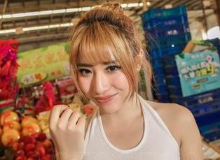AISS爱丝(黄金版) – 萱萱带你体验不一样的逛街福利，写真里透着轻松的氛围。