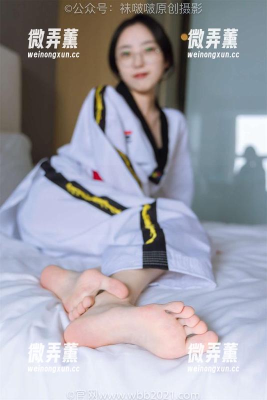 BoBoSocks袜啵啵-稚予 BoBoSocks袜啵啵 - 图库小偷们也会为稚予的马丁短靴趋之若鹜,赶快下载收藏!