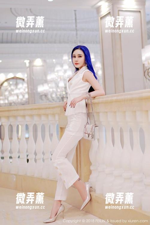 Feilin嗲囡囡 - 把施忆佳KITTY的比基尼写真分享给你，瞧瞧这比沙子还细腻的细节