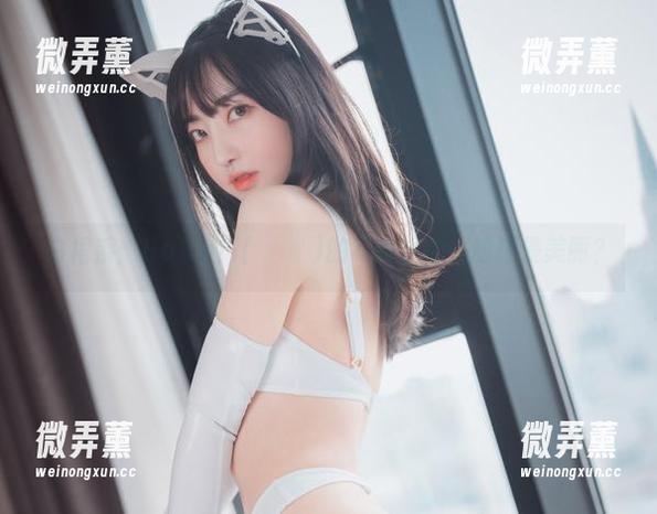 白裙系：HaNari(하나리)的写真，是尴尬还是美丽？