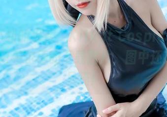 意想不到的组合：Kitkat Cosplay与芭芭拉·冈希尔德的下载图片，图中还有十五只猫！
