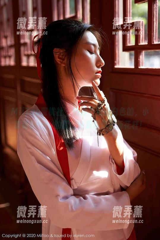 MiiTao蜜桃社-小草莓Berry MiiTao蜜桃社 - 婚纱不只是白色的,小草莓Berry的原图合集带你看新花样!