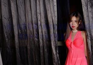 PANS写真 – 看，金熙带来了她的女孩写真，疑惑间的妩媚，藏匿在一个个小套图里面。