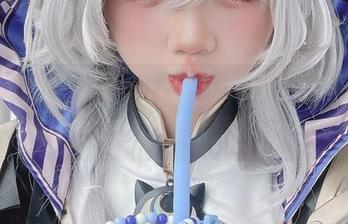 私房美图不够，PoppaChan姐姐顺便带来一场幽默秀！