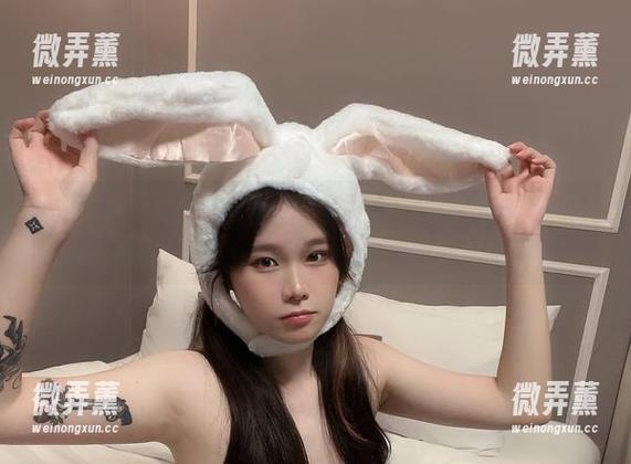 好吧，这个Sira(시라)的PureMedia合集还是蛮值得一看的，壁纸？其实我只想偷着放大。