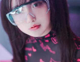 私房写真里的Son Ye Eun,DJAWA那一瞬,是否让你联想起了春天的约会?