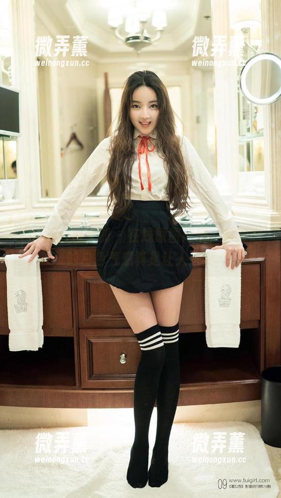 TuiGirl推女郎 - 在线原图闪现，何奕恋的白色气息真是让人头疼