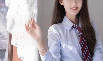 Xiuren秀人网 – 私拍Candy糖糖的职业装，她的眼神好像在挑战boss呢？