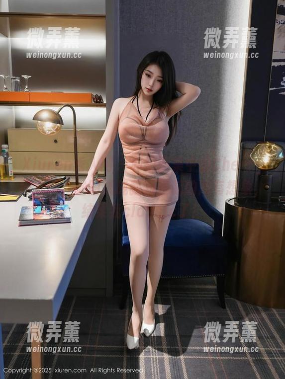 Xiuren秀人网 - 私拍图集中的Cherry绯月樱，试图挑战我对圣诞的所有想象，结果我classic了！