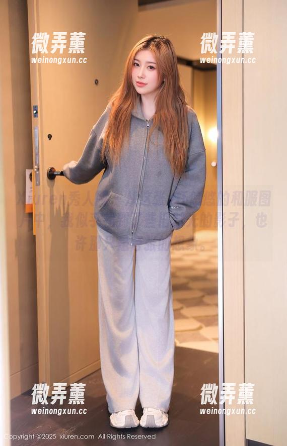 Xiuren秀人网 - 从这张z杯悠悠的和服图片中，我似乎找到了些旧时光的影子，也许那只是夸张的想象。