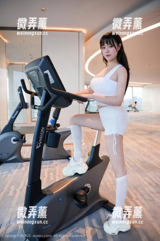 Xiuren秀人网 - 这组伍晓丽Shirley的比基尼写真，细节到位，不是简单的游泳。