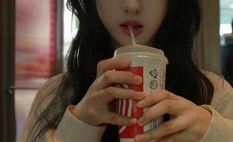 Xiuren秀人网 – “周周不吃香菜女仆”的全集：以为是粉尘？不，是惊艳！