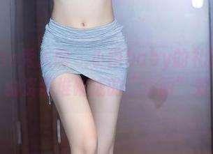 Xiuren秀人网 – 小雨baby的礼服在这儿，由资源堆砌成的“华丽”效果。
