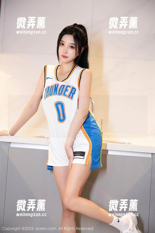 Xiuren秀人网-田小燕Vicky Xiuren秀人网 - 田小燕Vicky的天台这个场地,真的是全套油画般的美,随便下载一张这气氛都能让我水乱。