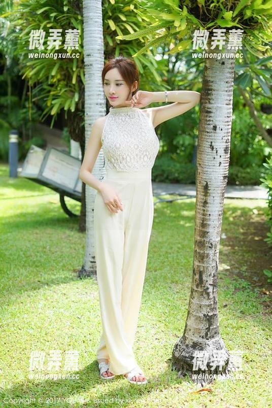 YouMi尤蜜荟 - 徐安安的礼服为什么让我想在线选衣服？