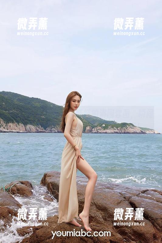 YouMi尤蜜荟-李纤纤 YouMi尤蜜荟 - 李纤纤的满园套图,瞬间让我想到了花瓣和....也是有点意思!
