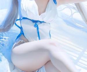 冲着w百合欧皇子w的名字去的，图包里的女孩也太吸睛了吧？