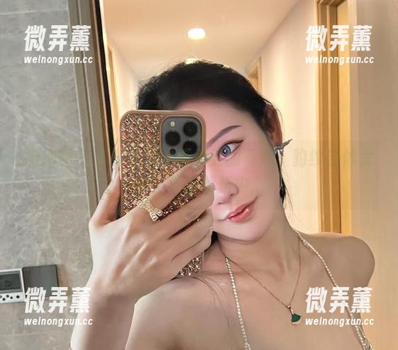 微密圈 - 打破常规的不爱笑的赛琳：豹纹连体太撩，原图解析中...