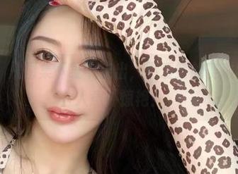 微密圈 – 从图集下载中走出，不爱笑的赛琳的黑网让人意外惊艳！