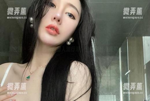微密圈 - 不爱笑的赛琳潜入流行海，渔网黑丝免费写真送到家！