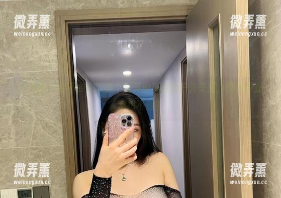 微密圈 - 要不要来瞧瞧不爱笑的赛琳的户外美图，满满都是意想不到？