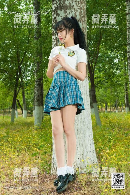 丽柜-语寒 丽柜 - 光是观看语寒的丝袜作品,我已经彻底忘了时间。