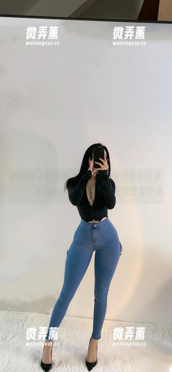 俏妞qiaoniuTT 微密圈 - 打开书本,翻页之间的写真图集——“俏妞qiaoniuTT”就在教室里等你