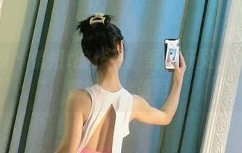 微密圈 – 俏妞t的作品：黑丝开叉，让传统变得如此俏丽!