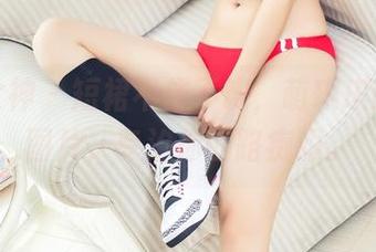 头条女神 – 短裙不依不饶，萌琪琪的全套图片，专治你的路痴眼。