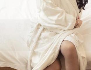 头条女神 – 这次的死库水牛了！郭美美的美图，让壁纸们都自愧不如！