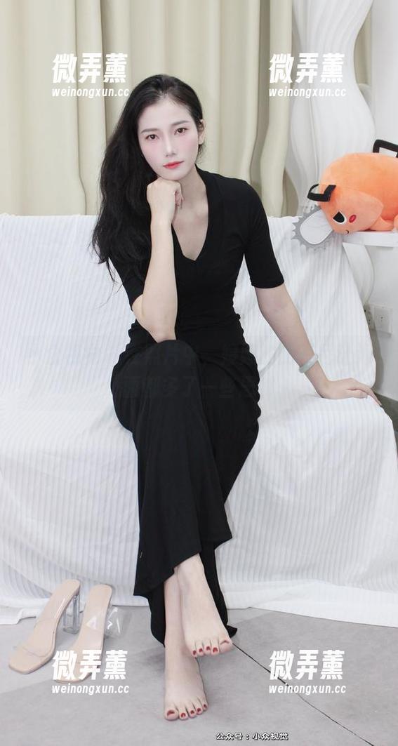 小众视觉-婷婷 小众视觉 - 在照片中,婷婷的比基尼让海面都多了一些思忖