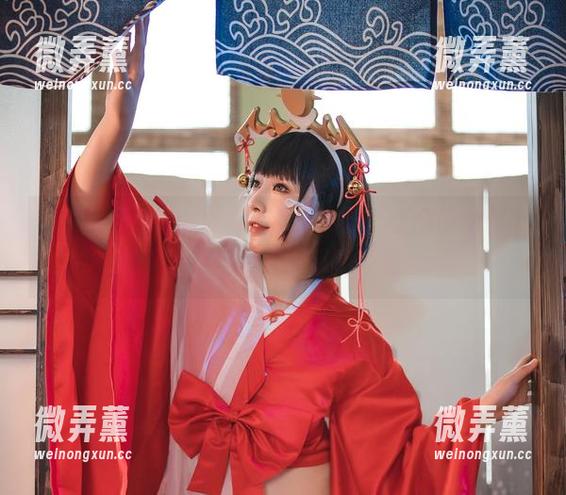 小容仔咕咕咕w 当小容仔咕咕咕w穿上女王装扮,整个画面就不一样,原图的魅力我等不及要看了!