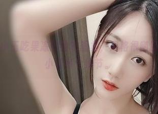 微密圈 – 小玉吃果冻的内衣图集，风格很随意，但可别小看每个细节。