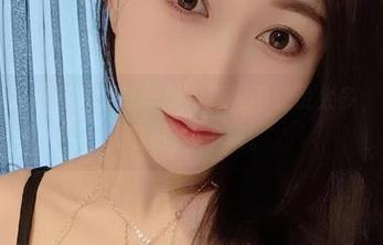 微密圈 – 小玉吃果冻美脚写真，不想说太多，反正我眼睛停不下来。