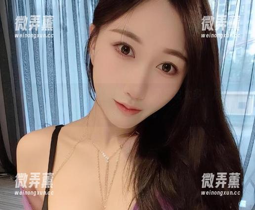 微密圈 - 小玉吃果冻美脚写真，不想说太多，反正我眼睛停不下来。