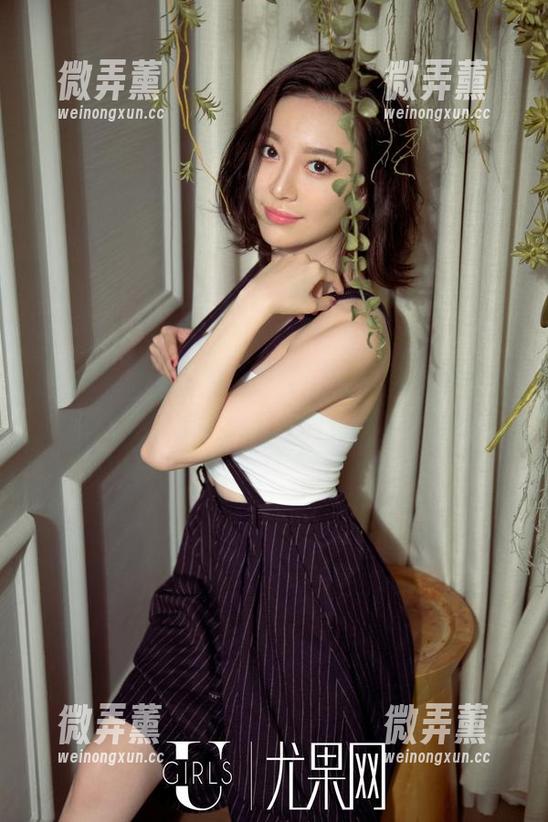尤果网 - 注意！仙妮美腿写真集又更新了，我的腿瑟瑟发抖...好像觉得不太能比！
