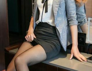 尤果网 – 一组值得一看的作品，松果儿内衣满分，其他的得靠百折不挠了？