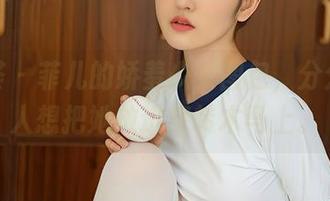 尤蜜荟 – 菲儿的娇羞少女图包，分分钟让人想把她放进旋转木马上。