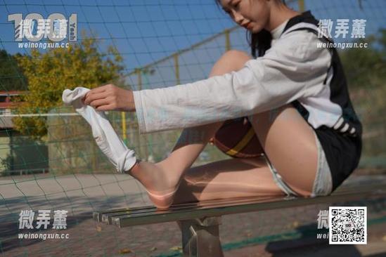 异思趣向 - 小六的红裙古筝：原图让你明白，优雅并不需要穿高跟鞋！