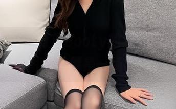 微密圈 – 徐莉芝Booty的枣红裙+黑丝，免费的图集就像是一场视觉冒险！