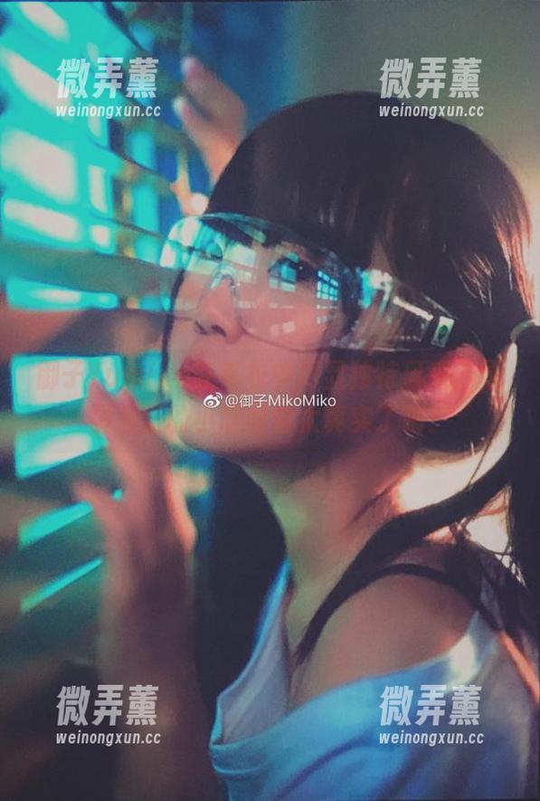 御子Yumiko 御子Yumiko在毛衣中尽显独特风采,原图后面的小尴尬也太真实了吧!