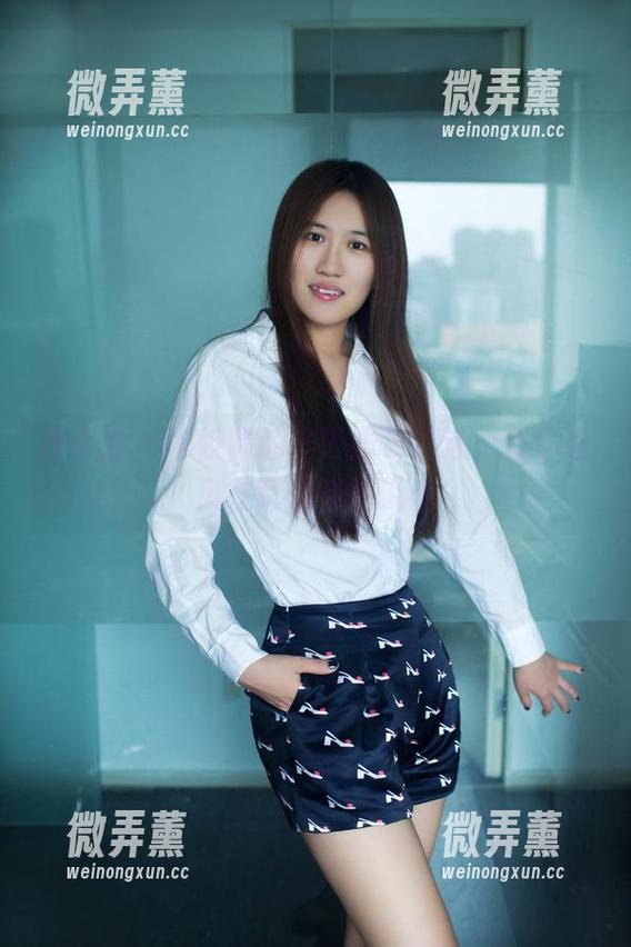 推女郎 - 木婉晴的户外图包精选，似乎有风在耳边悄悄说话