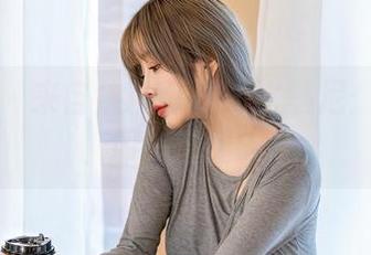 星颜社 – 来自焦糖可可的比基尼：图库中那一丝无聊