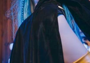 末夜787又双叒叕推出黑色漆皮兔女郎最新写真集，兔女郎？不过是在装扮之间的意外放飞吧？