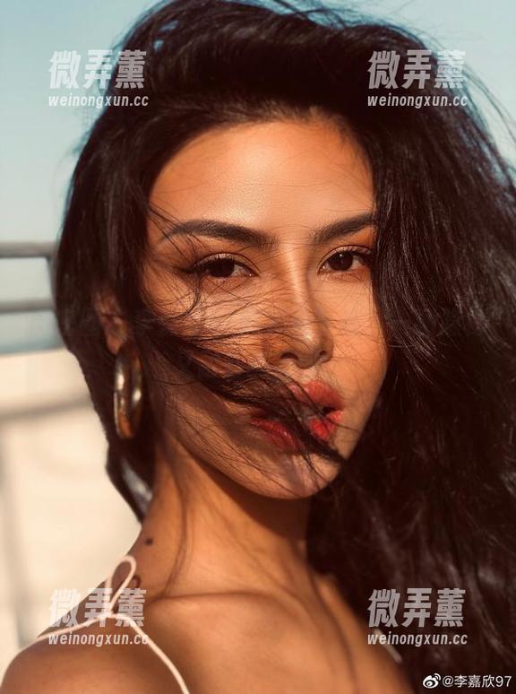 李嘉欣97 微密圈 - 李嘉欣97的黑丝丁裤,一副隐秘又耐看的美图!