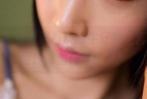 果团网 – 看看莫雅琪的牛仔裤全套，几个回眸就值回票价了！