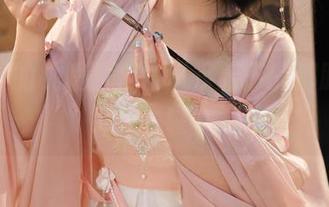 美图里的桃暖酱，古风汉服下的那股气质，嚯