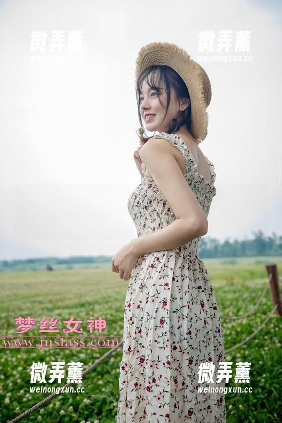 梦丝女神 - 撸起来！王娇娇的白丝图库，高清得飞起，眼前一亮！