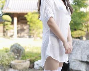模范学院 – 看伊小七MoMo的写真，裤里丝，结果只想到她的大胆。