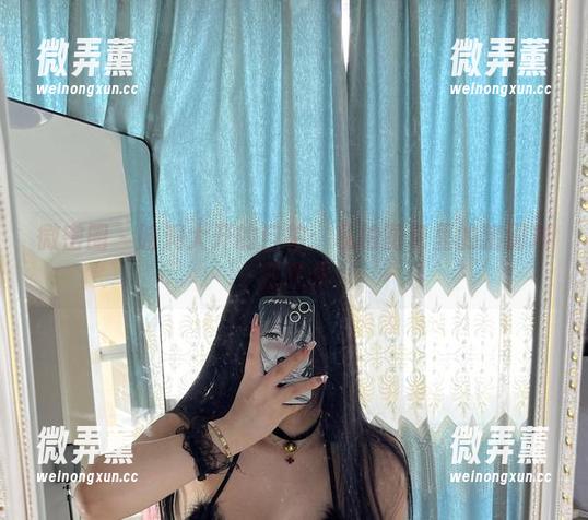 微密圈 - 脑洞大开的自拍：私拍图包里的猪饲料狂想曲